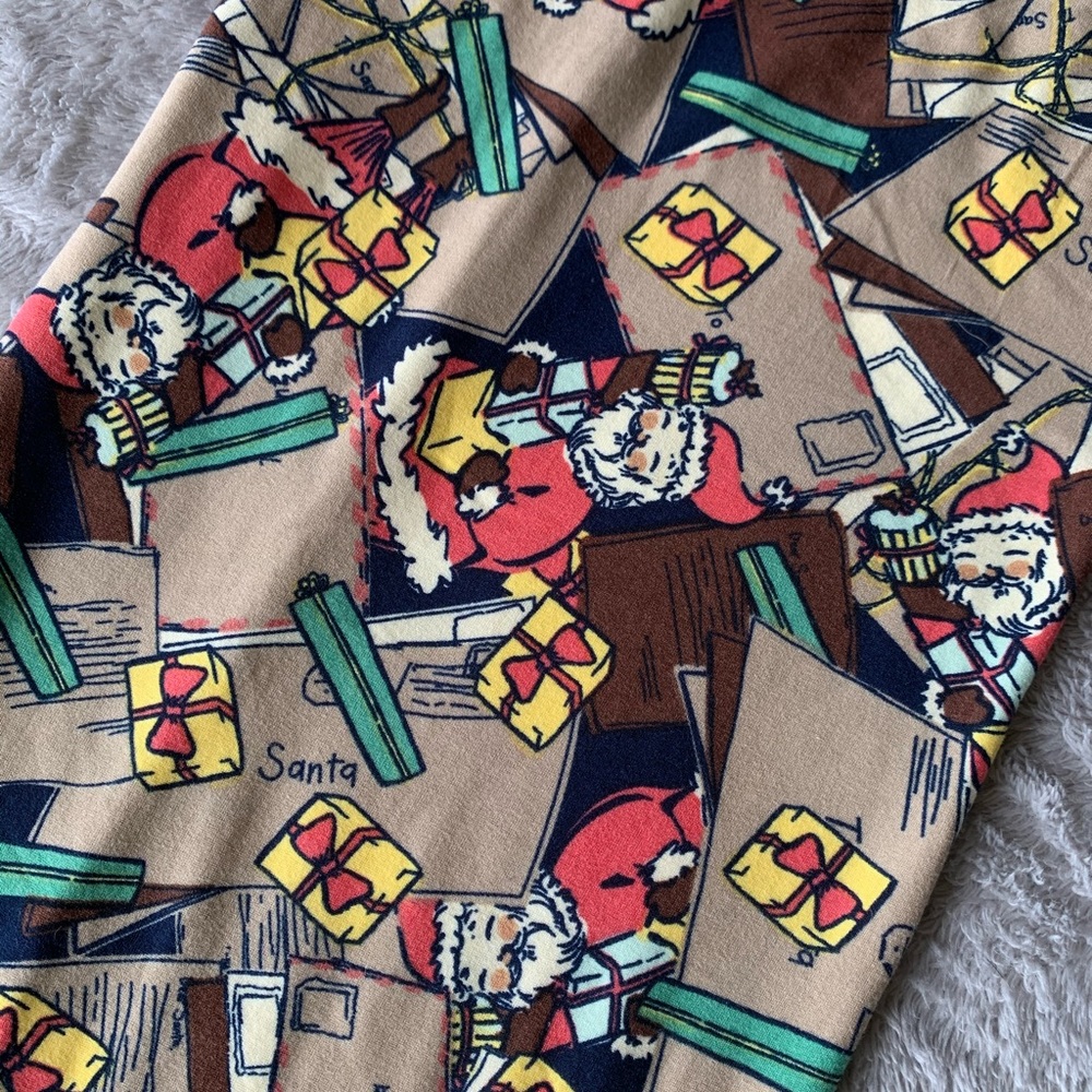 Lularoe TC2 Holiday Leggings - Santa